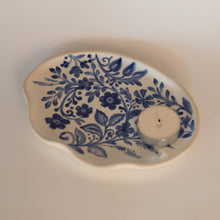 Load image into Gallery viewer, Small Scrolling Floral Platter