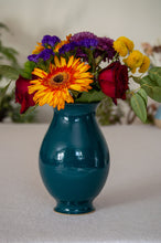 Load image into Gallery viewer, Medium Emerald Vase