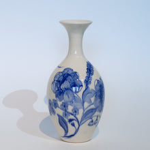 Load image into Gallery viewer, Residency Pottery #32: Don't Forget Me Vase
